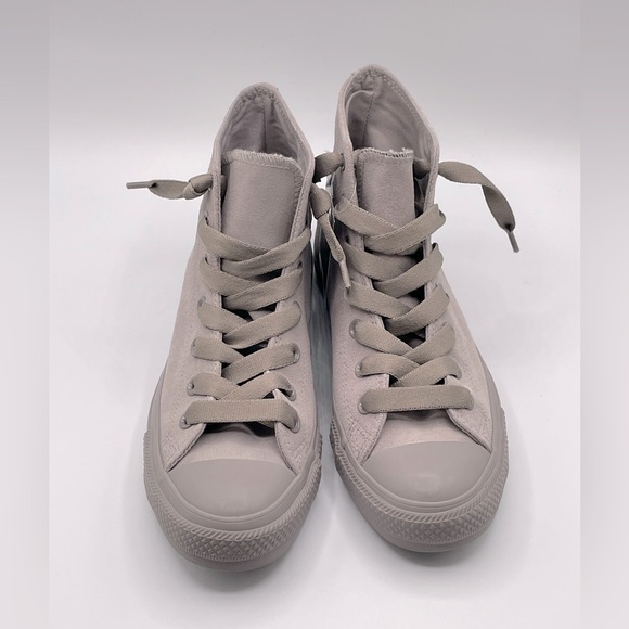 NWT Suede Mercury Grey Converse with a hint of lilac. Never worn. Pretty Dope🔥 - Picture 5 of 6